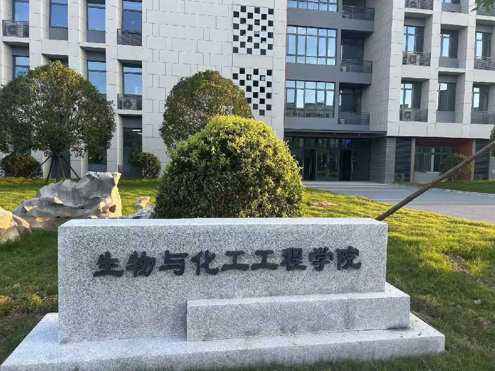 卫辉市扬州职业大学体育场高杆灯项目
